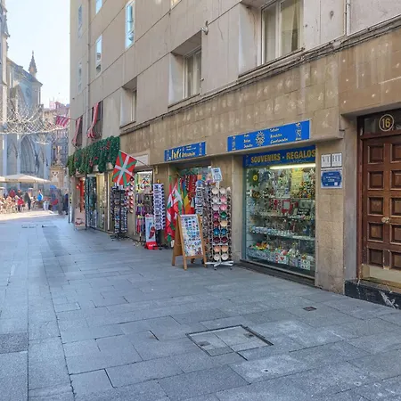Lujoso Piso En Casco Viejo. Bilbao. Free Wifi. Bilbao